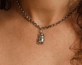 Zilveren kever choker ketting, sterlingzilveren scarabee, bos geïnspireerde insectenhanger, handgemaakte botanische sieraden, uniek natuurliefhebber cadeau