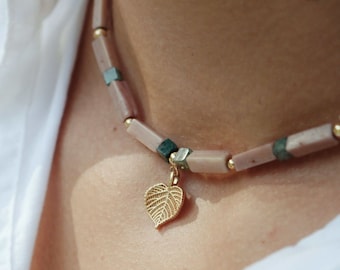 Gepersonaliseerde stenen ketting met bladhanger • Rhodoniet en mosagaat • Natuursieraden Cadeau voor haar • Aangepaste initialen, symboliek