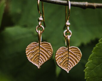 Bladgoud bengeloorbellen - elegantie van de natuur, lindeoorbellen, elegante, op de natuur geïnspireerde sieraden, omarming van Slavische symboliek, voor Linda