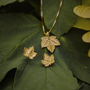 Vergoldetes Ahornblatt Schmuckset - Naturinspirierte Silberohrringe und Anhänger, 925 Sterling Silber Ahornblatt, Einzigartiges Gold Ahorn