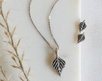 Sieradenset met zilveren berkenblad • Minimalistische natuurketting en oorbellen • Botanisch cadeau voor haar • Slavische boomsymboliek Sieraden