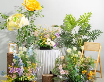 Fondo floral artificial colorido con rosas gigantes para bodas, fiestas, eventos o escaparates.