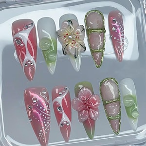 Rosa und grüne Blume Presse auf den Nägeln, 3D Blumen Jelly Nägel, 3D Blüte Presse auf den Nägeln, rosa und grüne Farbverlaufsnägel mit Kristallen, Blumennägel
