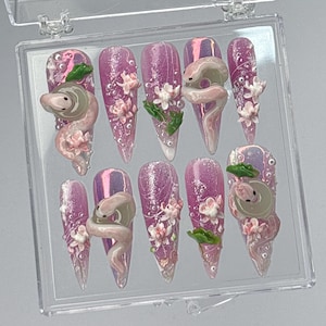 Luxus Schlangen Drücken Sie Auf die Nägel, Pink Glitter Schlange und 3D Lotus Nailart, Glitter Pink mit 3D Schlangennagel, Irisierende Pink Stiletto Press-Ons