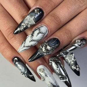 Black and White Chrome Press On Nails, Handmade 3D Gothic Nail Art,  3D Star & Heart Press Ons, Dark Aesthetic Press On Nails, Ombre nails