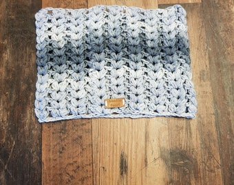 Loop scarf compartments