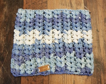 Loop scarf compartments