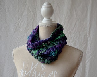 Loop scarf compartments