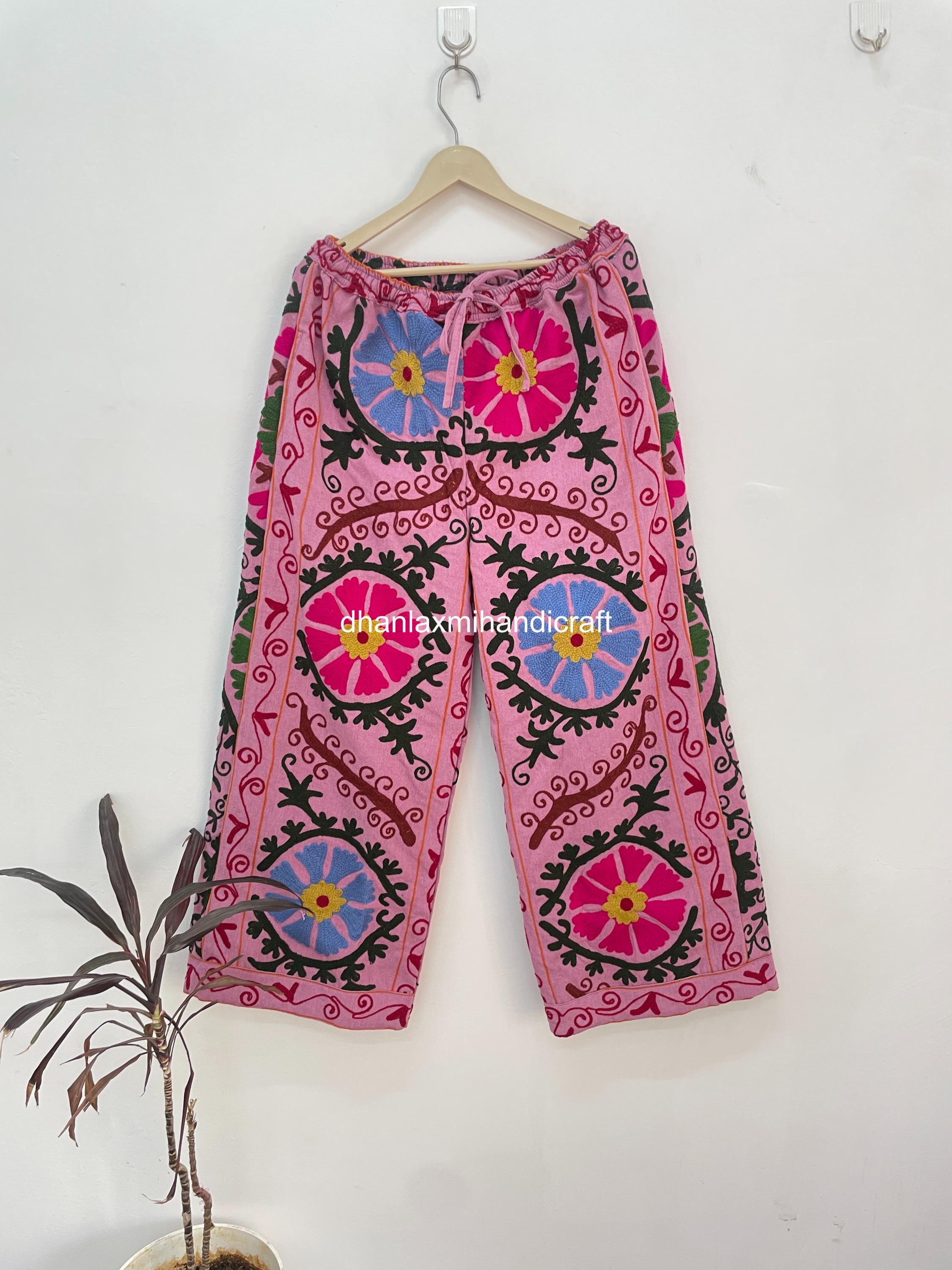 ピンクの刺繍入りスザニパンツ｜ボヘミアン風花柄コットンラウンジ