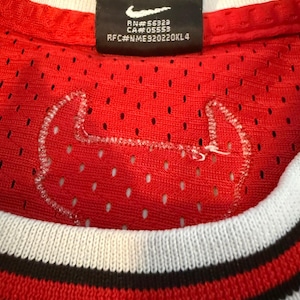 Vintage 90s Nike Chicago Bulls Michael Jordan #23 Basketball Jersey NBA - Size M +2 Length (17x22) image 7