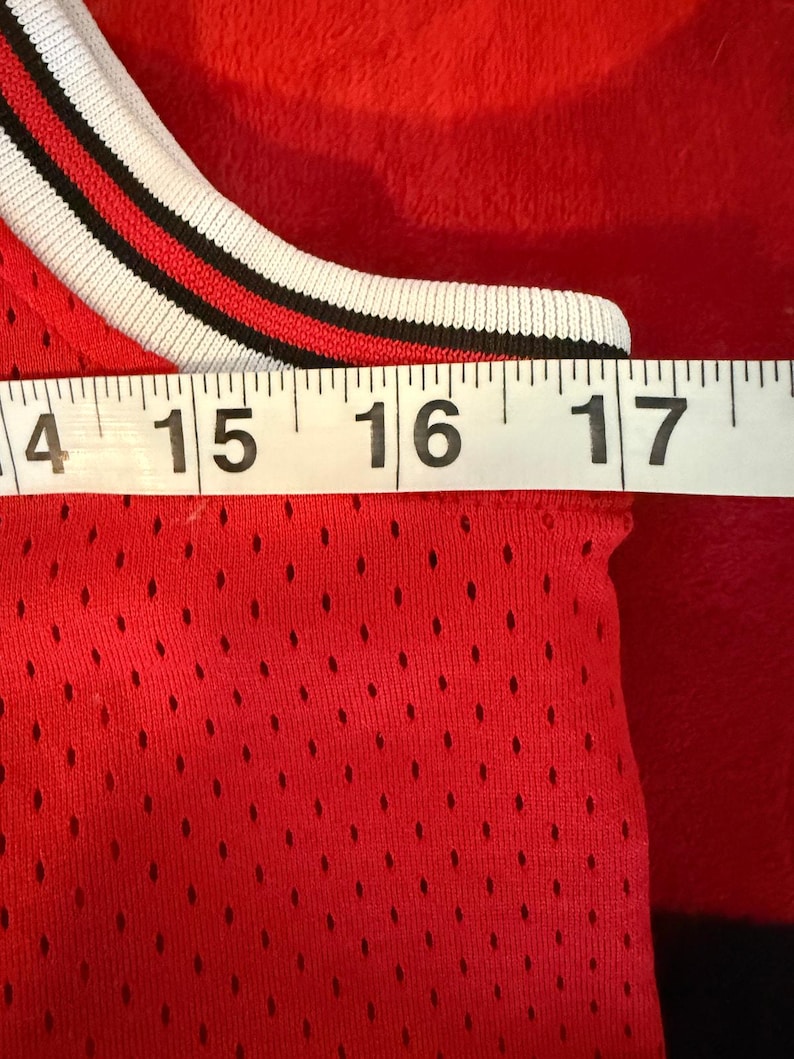 Vintage 90s Nike Chicago Bulls Michael Jordan #23 Basketball Jersey NBA - Size M +2 Length (17x22) image 8