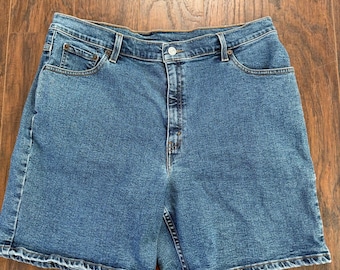 Women's Vintage Paper Tag Levi's Denim Short - Size 16