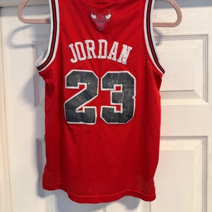 Vintage 90s Nike Chicago Bulls Michael Jordan #23 Basketball Jersey NBA - Size M +2 Length (17x22) image 6