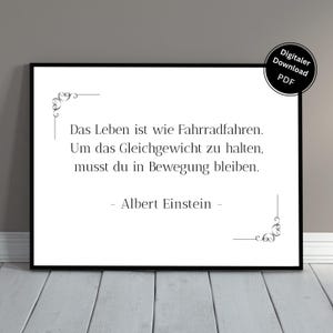 Peut inclure: Un cadre noir avec une citation d'Albert Einstein en allemand. La citation se lit comme suit : "Das Leben ist wie Fahrradfahren. Um das Gleichgewicht zu halten, musst du in Bewegung bleiben." Un PDF téléchargeable est disponible.