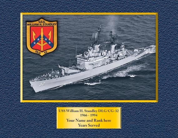 その他 war ship Fletcher-class destroyer USS Black (DD-666) coming alongside USS