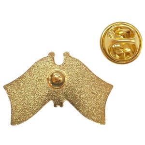 Pin de solapa con banderas cruzadas de Suecia y EE. UU., insignia de amistad internacional. imagen 4