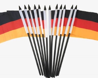 Paquete de 12 banderines miniatura de poliéster de Alemania para escritorio y mesa, de 10 x 15 cm, 1 docena de banderines pequeños de 10 x 15 cm para ondear a mano.