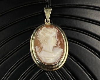 Vintager Anhänger Junge Dame, Muschelgemme Kamee Cameo Anhänger, Vergoldetes Silber 800, um 1930 Handarbeit, Alter Schmuck für Sammler