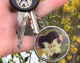 REAL FLOWER KEYCHAIN| real pressed pansy flower keychain