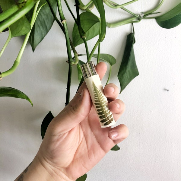 REAL FLOWER LIGHTER| white with real pressed fern refillable lighter