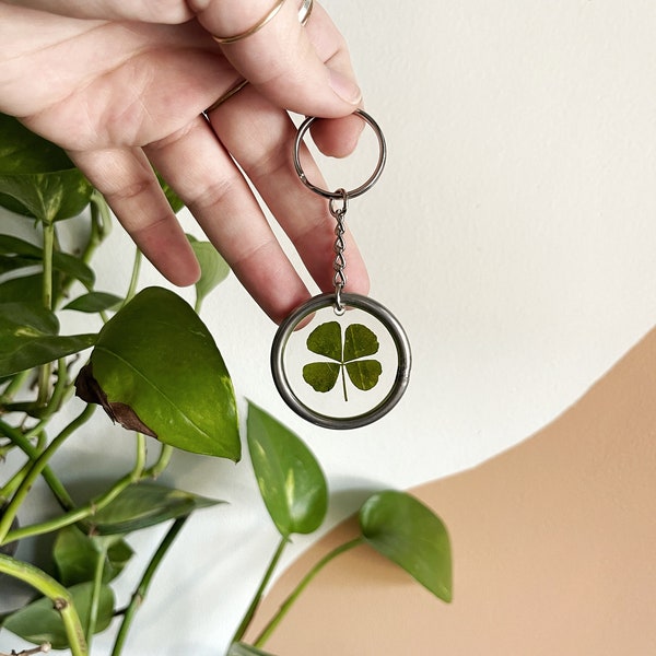 REAL FLOWER KEYCHAIN | "lucky" keychain real pressed four leaf clover  flower keychain