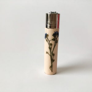 REAL FLOWER LIGHTER pink refillable lighter with real pressed forget me not flowers image 2