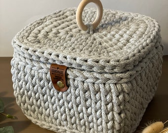 Crochet basket with lid/square/crocheted basket/gift idea/storage basket/basket/square basket/utensil