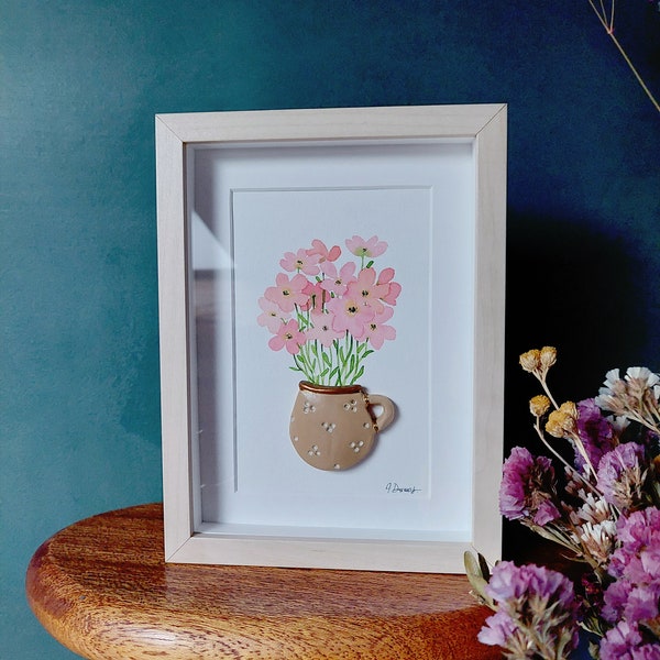 Composition mignonne d'un bouquet de fleurs roses dans un mug en argile