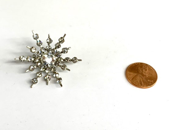 Vintage Snowflake Star Brooch with Rhinestones - image 5