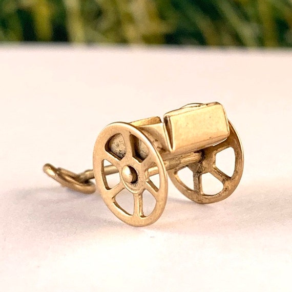 10kt Gold Wagon Cart Charm - image 6