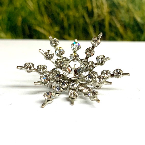 Vintage Snowflake Star Brooch with Rhinestones - image 4