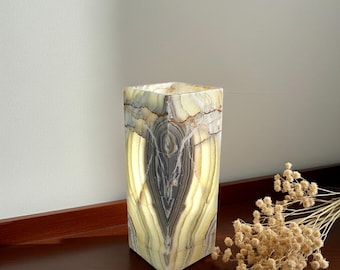 Onyx desk lamp, 16" - Bold natural veins and pattern