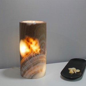 Cappuccino Onyx accent lamp, 12" - Natural beauty