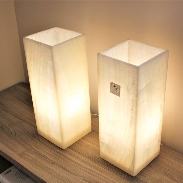 Crystal White Onyx table lamp - 16" - Simple elegance