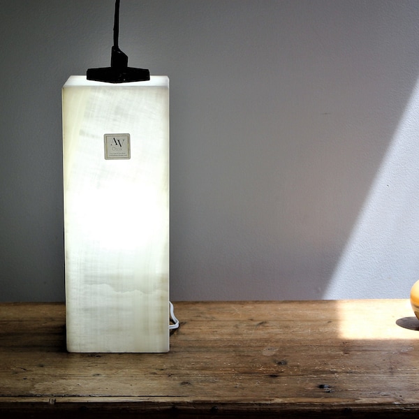 Onyx square desk lamp - A bright column/sculpture stand