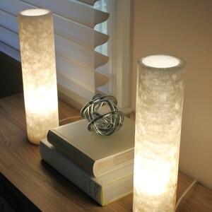 Crystal White cylindrical Onyx table lamp, 16&quot; - Minimalist elegance