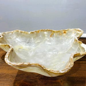 Decorative Onyx Stone Bowl - The beauty of natural stone, live edges