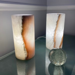 White cylindrical Onyx table lamp - 12 inch - Fine elegance