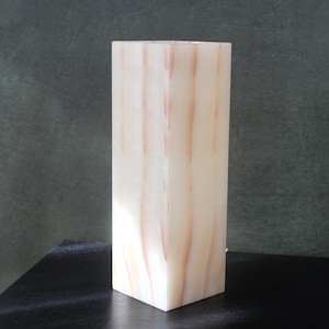 Cream-white Onyx table lamp, 12&quot; - Beautiful golden veins