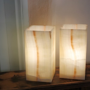 Accent lamp in Natural White Onyx, 12&quot; - Fine elegance