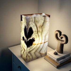 Green Onyx table lamp, 14&quot; - Stunning natural colors