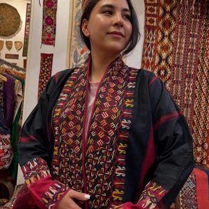 Antique Turkmenistan Traditional Black Kaftan Silk Embroidery Chapan Natural Color Costume 165x125 cm 65&#39; x 49&#39; Free shipping
