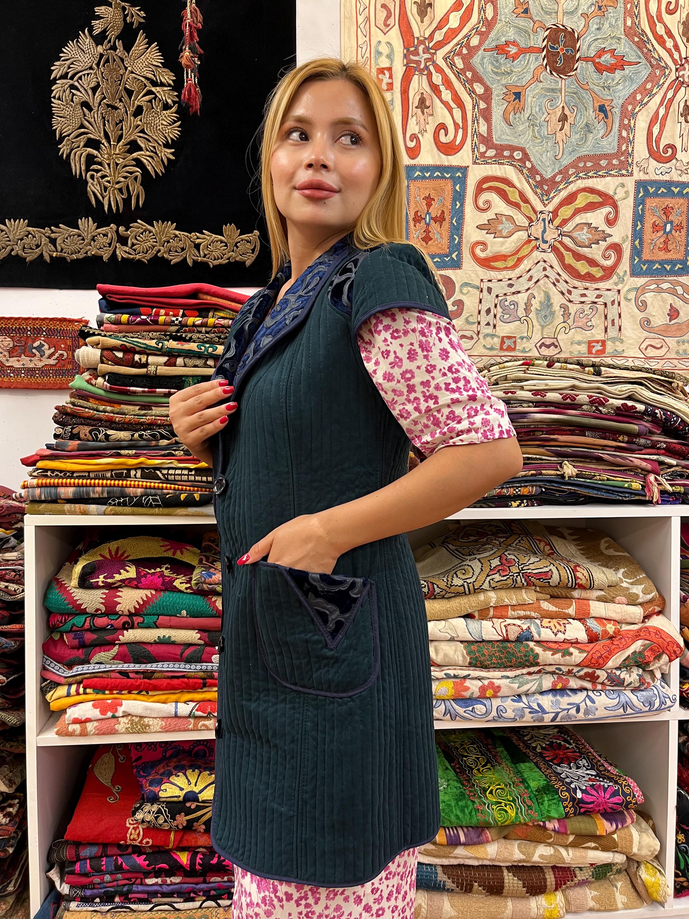 キルギスタンシルク刺繍ベルベットジャケット状態良好送料無料 - Etsy 日本