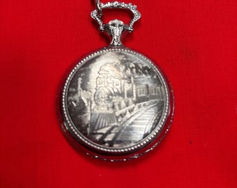 Reloj de bolsillo Timex antiguo grabado con locomotora de ferrocarril