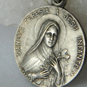 Antique Religious Silvered Saint Therese Catholic Medal Infant Child of Jesus #238