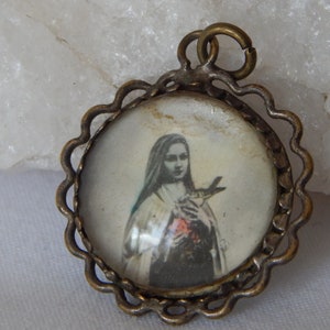 Antique Religious Saint Therese Bubble Glass Catholic Medal #269