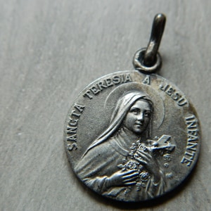 Antique Religious Silvered Saint Therese Catholic Medal #227