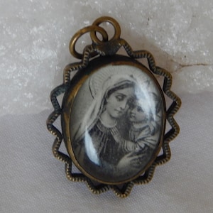 Antique Religious Virgin Mary & Sacred Heart of Jesus Bubble Glass Medal #104