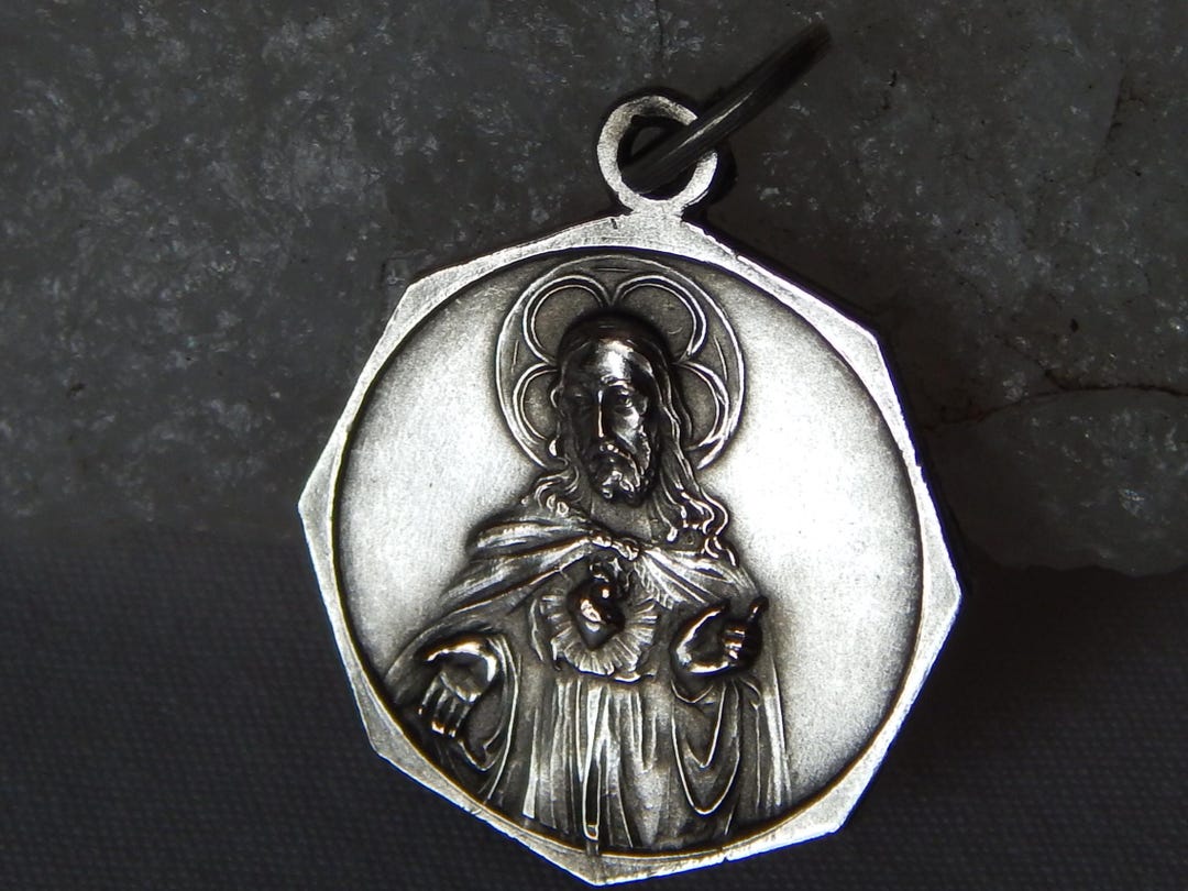 Vintage Sacred Heart of Jesus Medal #58 - Etsy