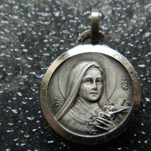 Vintage Religious Silvered Saint Therese Catholic Medal #214